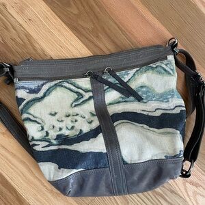 Guc medium rough&tumble VHH in a wavy linen print and wolf leather details.